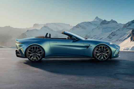Aston Martin expands 2025 Vantage lineup with Roadster image