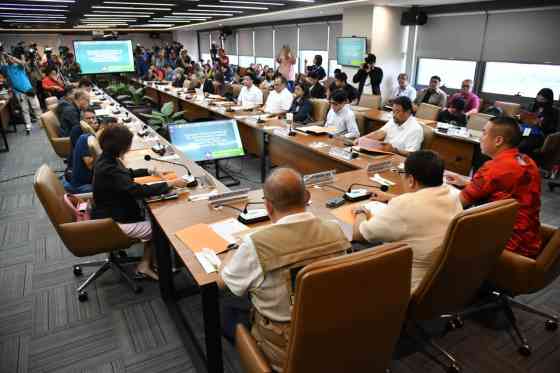 To ease EDSA traffic, 7AM to 4PM gov't office hours proposed by MMDA image