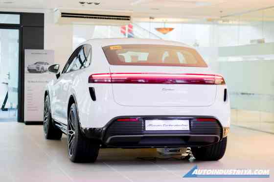 2025 Porsche Macan EV launch image
