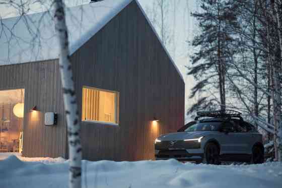 Volvo launches EX30 for outdoors with new Cross Country version image