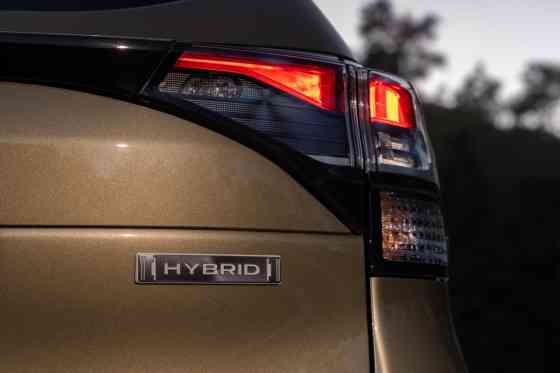 2025 Subaru Forester Hybrid has up to 935 km of range image