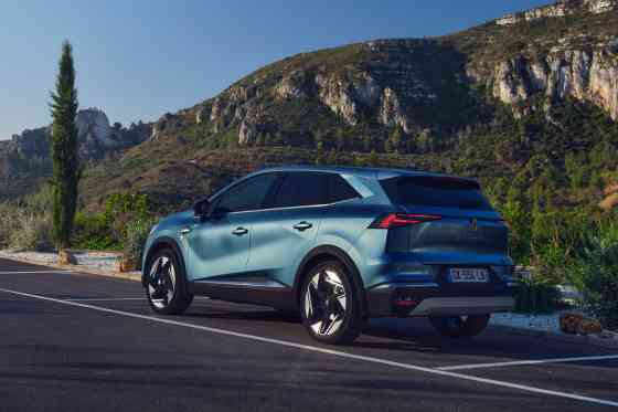 Mitsubishi resurrects the Grandis as hybrid SUV image