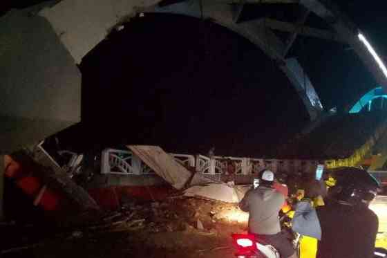 DPWH: 102-ton dump truck was on Isabela bridge during collapse image