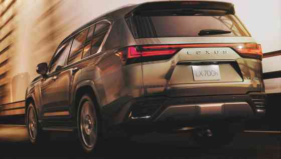 2025 Lexus LX 700 Hybrid image