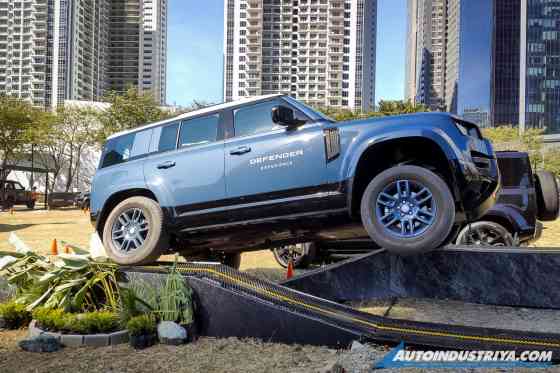 Go on a 4x4 adventure this weekend in the Defender Experience image