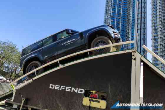 Go on a 4x4 adventure this weekend in the Defender Experience image