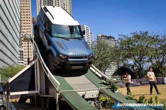 Go on a 4x4 adventure this weekend in the Defender Experience image