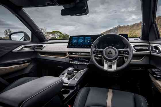 We want 2025 Mitsubishi XForce HEV here in PH image