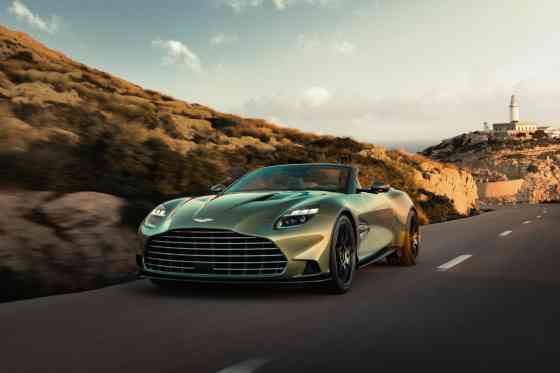 2025 Aston Martin Vanquish Volante is one sexy V12 droptop image