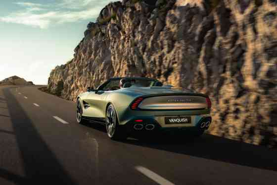 2025 Aston Martin Vanquish Volante is one sexy V12 droptop image