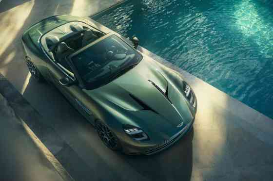 2025 Aston Martin Vanquish Volante is one sexy V12 droptop image