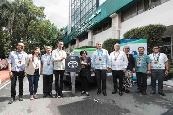 PHP 500K in gear, Tamaraw given to wildlife conservationists by Toyota PH image