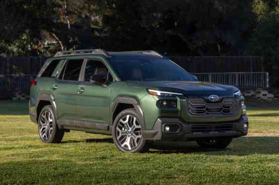 2025 Subaru Outback looks more SUV than wagon image