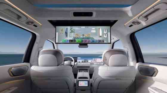 Shanghai 2025: Lynk & Co 900 EM-P SUV draws crowd image