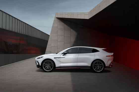 Look out Purosangue: Aston Martin unleashes 727 HP DBX S image