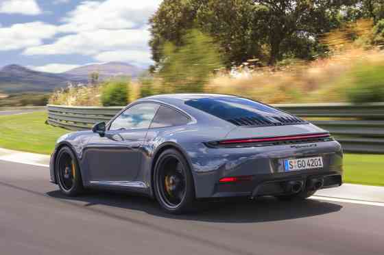 Porsche 911 Carrera GTS Hybrid is the 2025 World Performance Car image