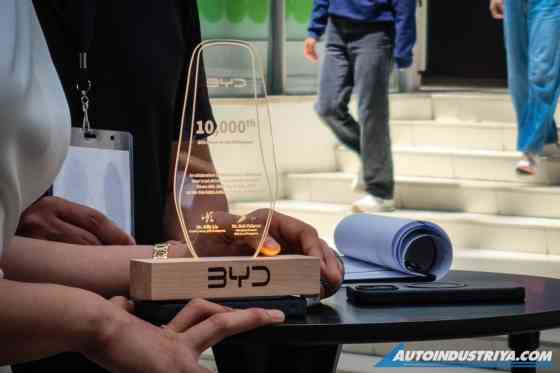BYD 10,000th NEV image