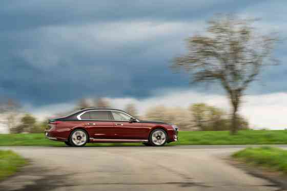 BMW 7 Series PHEV gets approval from the LTO image