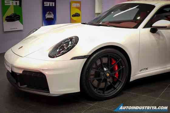 Porsche 911 Carrera GTS Hybrid, 911 Turbo 50 Years now in PH image