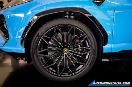 Lamborghini Urus SE officially debuts in PH with 800 HP image