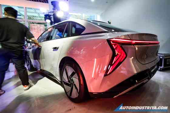 Hongqi expands EV lineup in PH with EH7, EHS7 image
