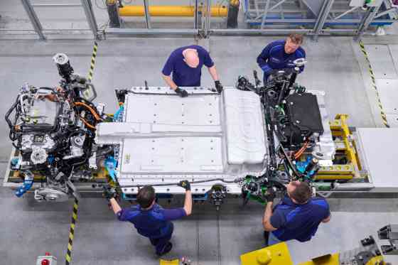 BMW celebrates 3 millionth electric vehicle production milestone image