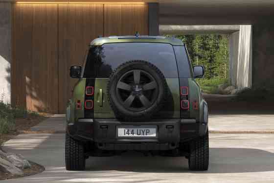 Spot the changes in 2026 Land Rover Defender image