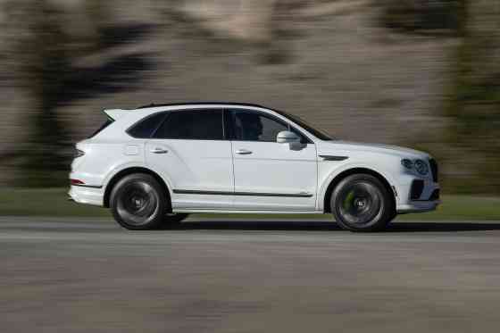 2025 Bentley Bentayga Speed trades W12 for twin-turbo V8 image