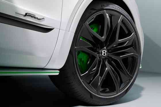 2025 Bentley Bentayga Speed trades W12 for twin-turbo V8 image