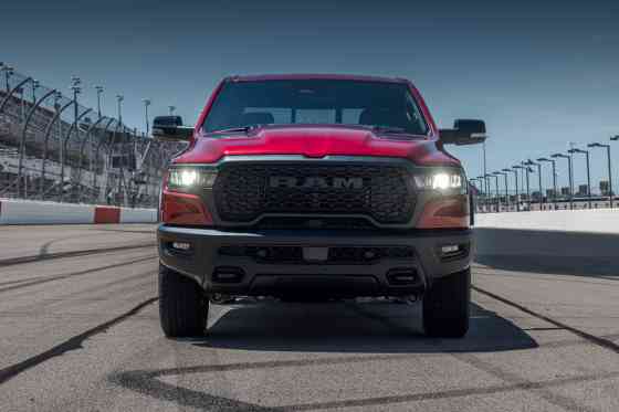 Back by popular demand: 5.7L HEMI V8 returns for 2026 Ram 1500 image