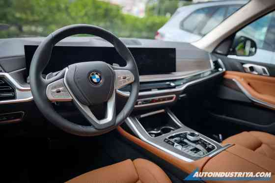 Lucky Number 7: Driving & Riding First Class on BMW&rsquo;s flagships image