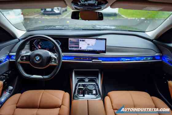 Lucky Number 7: Driving & Riding First Class on BMW&rsquo;s flagships image