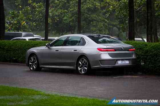 Lucky Number 7: Driving & Riding First Class on BMW&rsquo;s flagships image