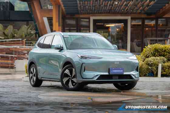 GEELY EX5 and BYD ATTO 3 image