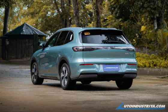 2025 Geely EX5 vs BYD Atto 3: Electric Crossover Head to Head image