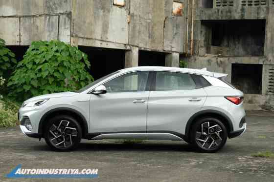 GEELY EX5 and BYD ATTO 3 image