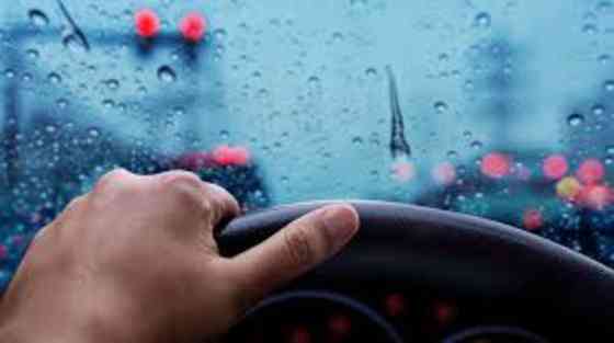 Driving in the rain: Do&rsquo;s and Don&rsquo;ts image