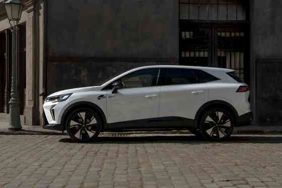 MPV no more: Mitsubishi reveals all-new Grandis as rebadged Renault image