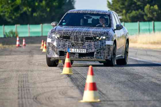2026 BMW iX3 can do up to 800 km, 400kW maximum charging image