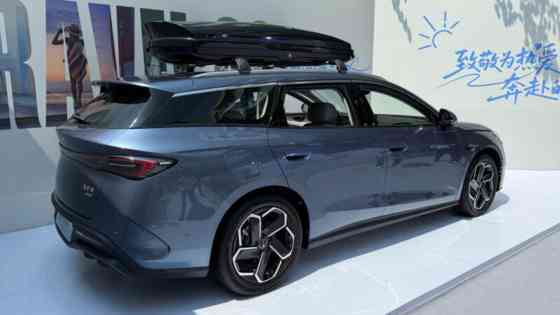 BYD launches station wagon PHEV in China image