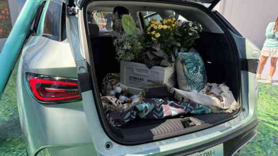 BYD launches station wagon PHEV in China image