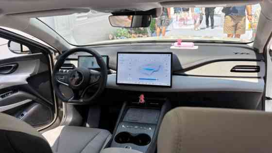 BYD launches station wagon PHEV in China image