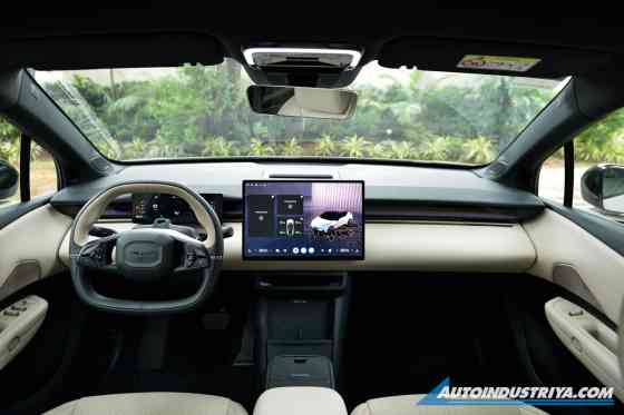 2025 Lynk & Co 02 HS image