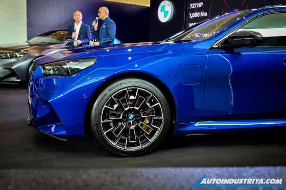 Unleashed: All-new 2026 BMW M5 Sedan, M5 Touring now in PH with 727 HP image