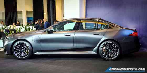 Unleashed: All-new 2026 BMW M5 Sedan, M5 Touring now in PH with 727 HP image