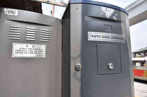 High-tech traffic lights installed by MMDA and NLEX in Manila, Caloocan image