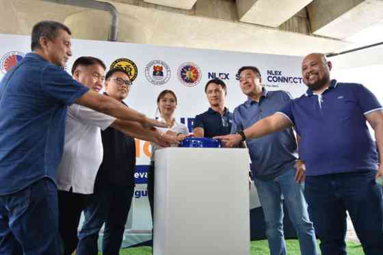 High-tech traffic lights installed by MMDA and NLEX in Manila, Caloocan image