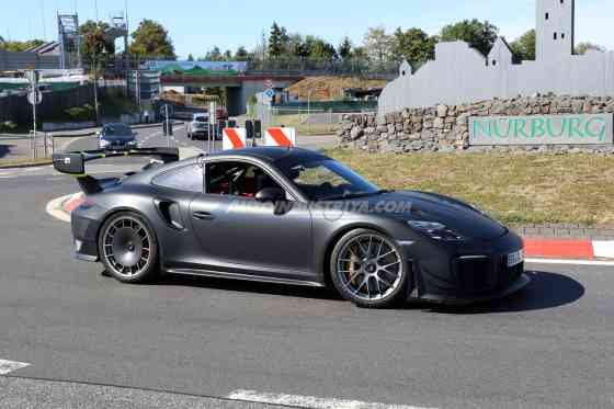 SPIED: Is Porsche bringing back the 911 Slantnose? image