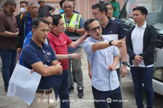 Manuel Bonoan resigns, PBBM appoints Vince Dizon as new DPWH Secretary image