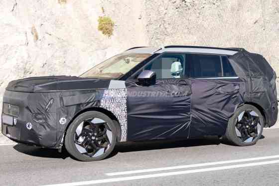 SPIED: Next-gen Hyundai Tucson spotted with retro aesthetics image